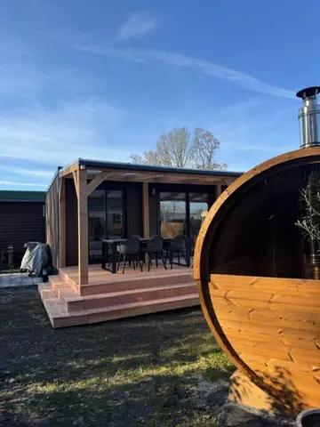 F6B6FAA9 7951 4E2F 95FD B6A63B676E1F 4 5005 c